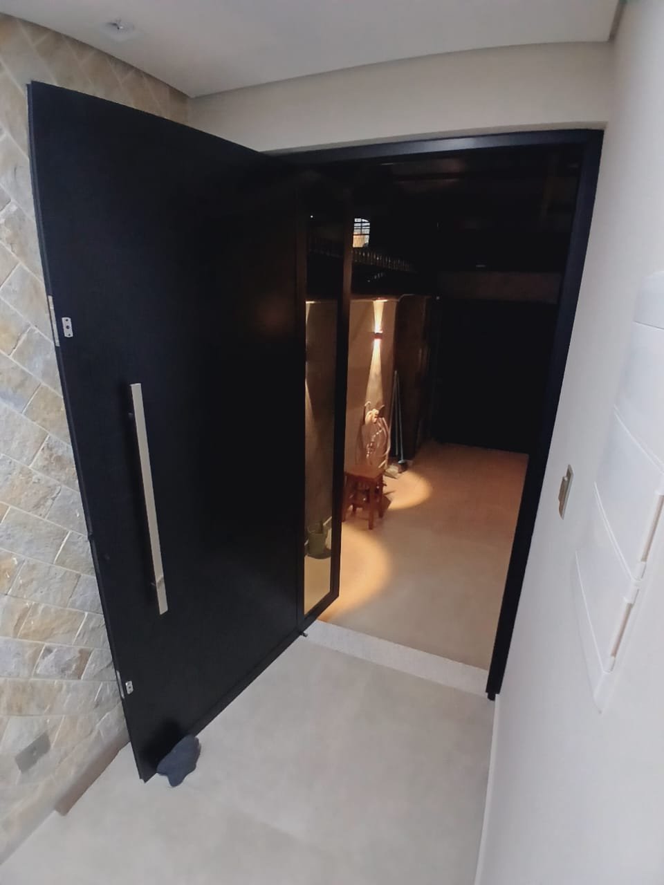 Porta pivotante linha gold — Structta Esquadrias de Alumínio