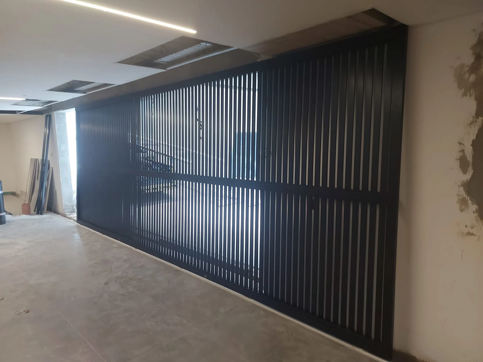 Portão de alumínio — Structta Esquadrias de Alumínio